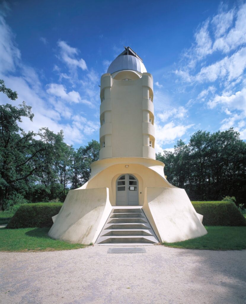 The einstein tower / erich mendelsohn | classics on architecture lab