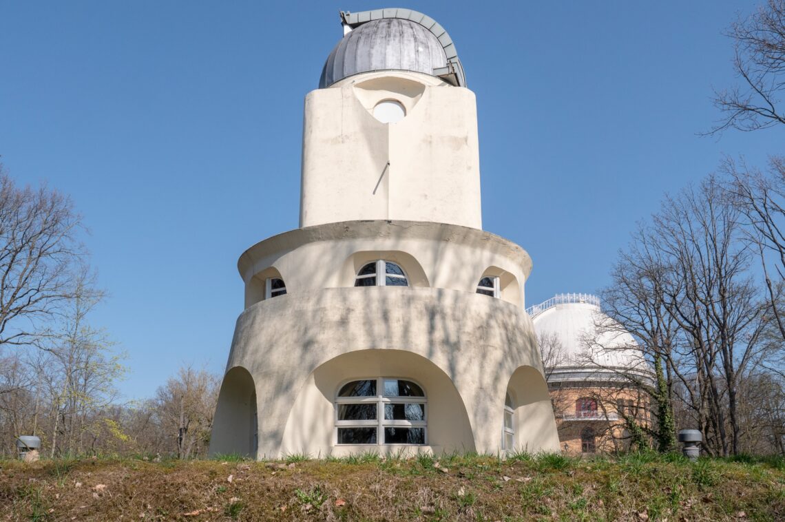 The einstein tower / erich mendelsohn | classics on architecture lab