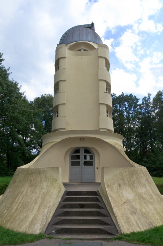 The einstein tower / erich mendelsohn | classics on architecture lab