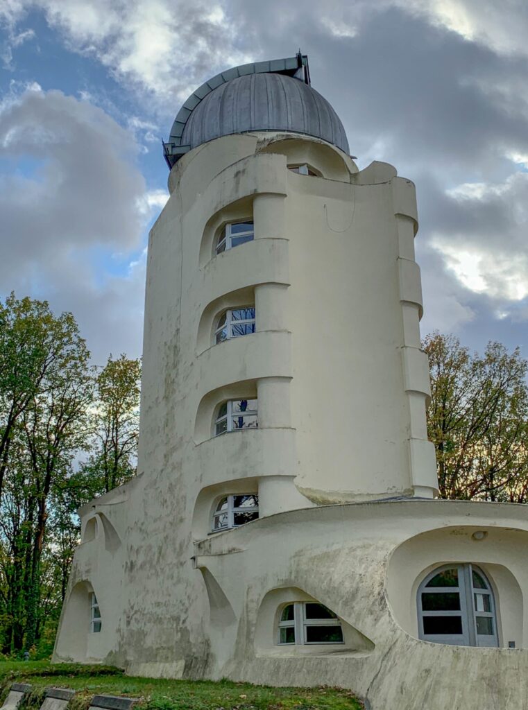The einstein tower / erich mendelsohn | classics on architecture lab