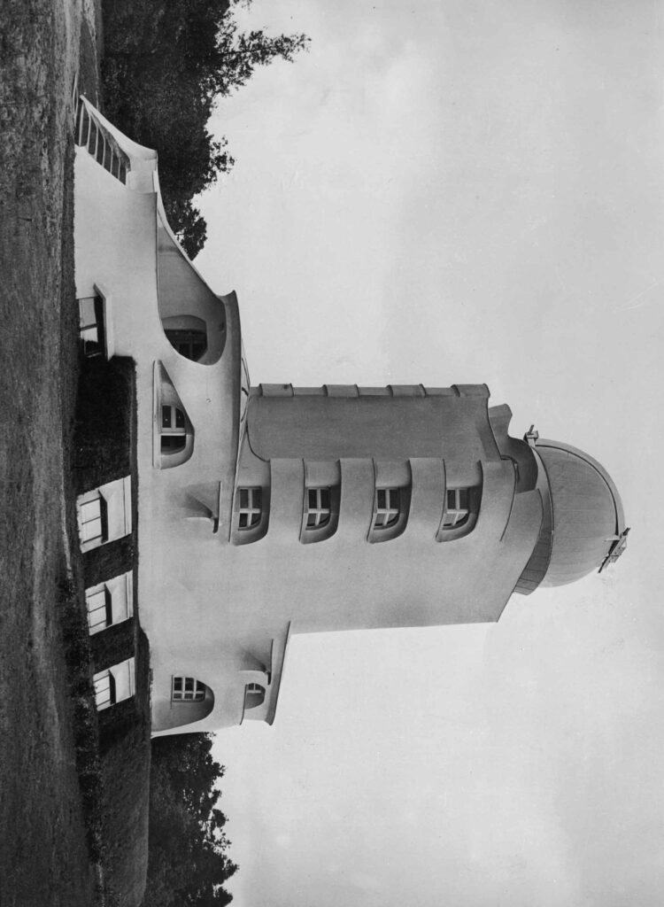 The einstein tower / erich mendelsohn | classics on architecture lab