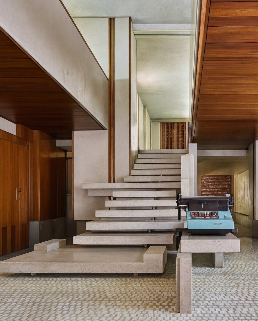 Carlo scarpas negozio olivetti 1957 a jewel of modernist venice. Suspended staircases terraz 2