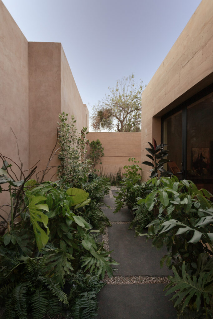 Ll House / Ra! 16 Ll house / ra!