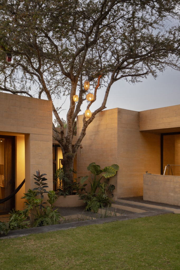 Ll House / Ra! 17 Ll house / ra!