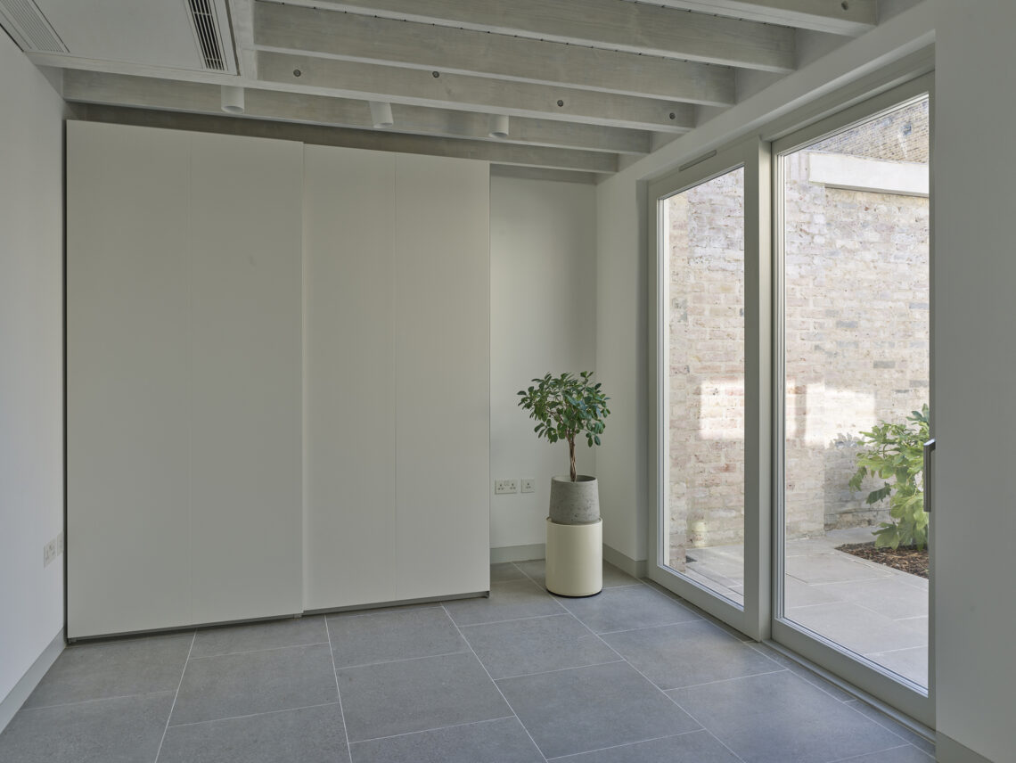 Walled Courtyard / Inglis Badrashi Loddo (Ibla) 24 Walled courtyard / inglis badrashi loddo (ibla)