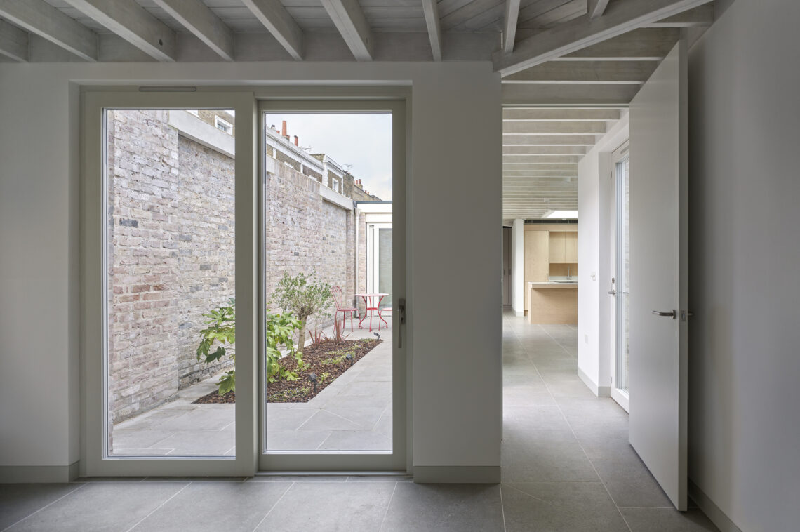 Walled Courtyard / Inglis Badrashi Loddo (Ibla) 21 Walled courtyard / inglis badrashi loddo (ibla)