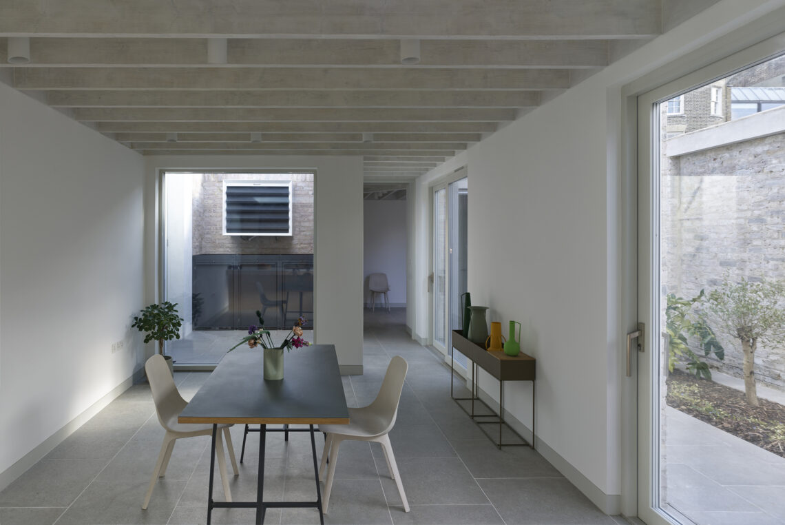 Walled Courtyard / Inglis Badrashi Loddo (Ibla) 19 Walled courtyard / inglis badrashi loddo (ibla)