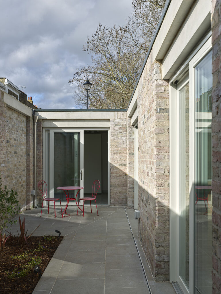 Walled Courtyard / Inglis Badrashi Loddo (Ibla) 30 Walled courtyard / inglis badrashi loddo (ibla)