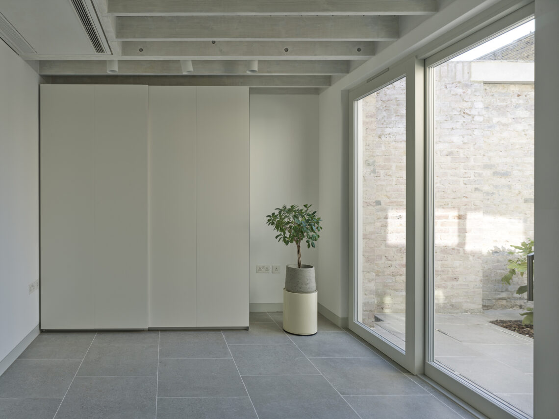 Walled Courtyard / Inglis Badrashi Loddo (Ibla) 11 Walled courtyard / inglis badrashi loddo (ibla)