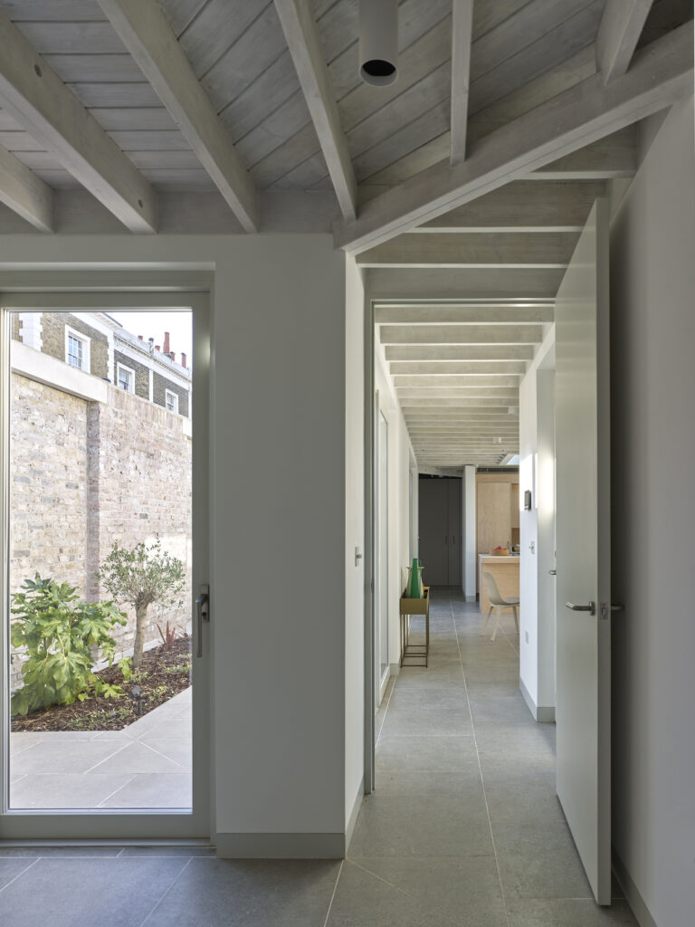 Walled Courtyard / Inglis Badrashi Loddo (Ibla) 10 Walled courtyard / inglis badrashi loddo (ibla)