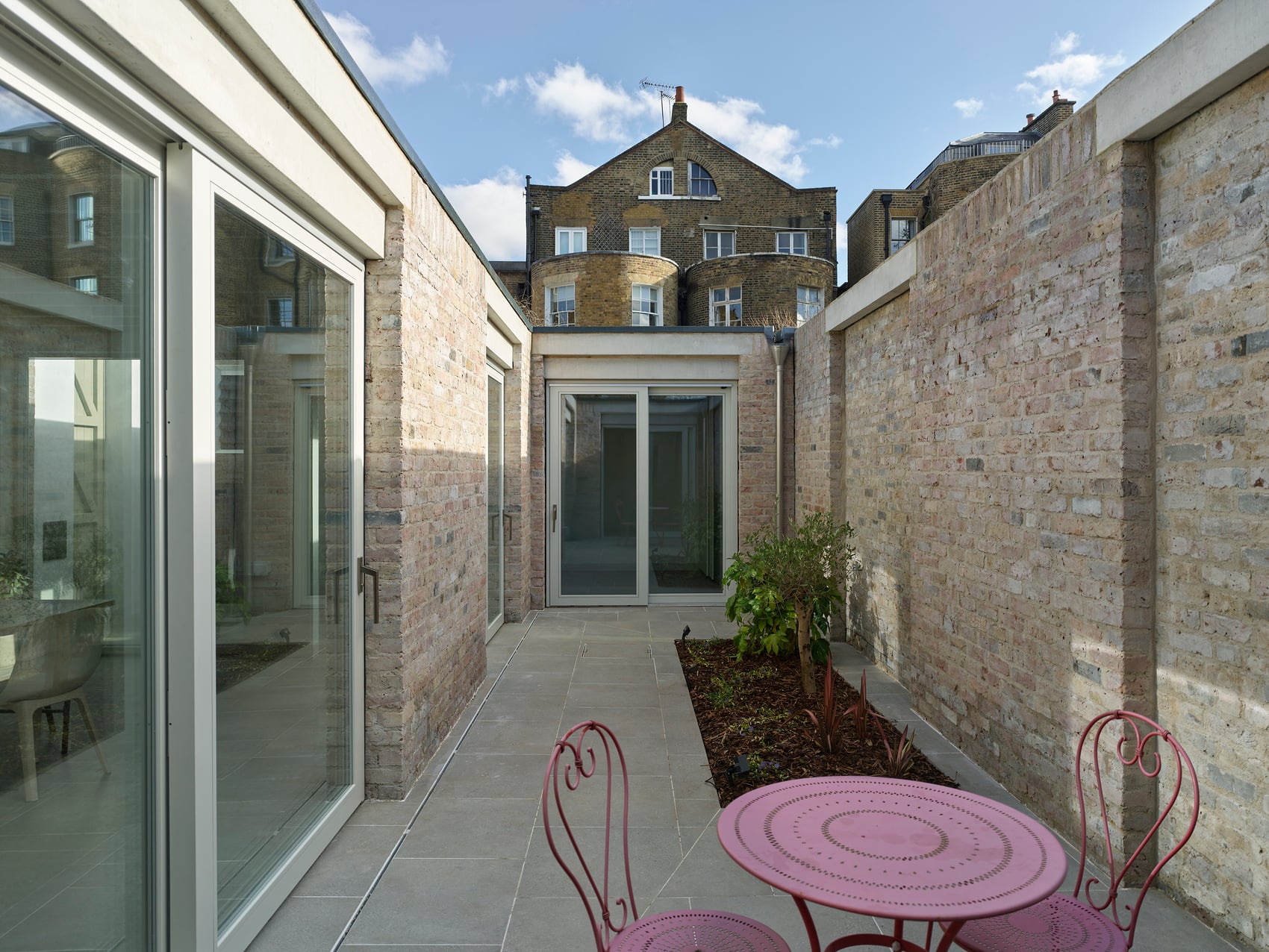 Walled-Courtyard_Cleaver-Square_Ibla_London-Architects©Brotherton-Lock-9 Walled courtyard / inglis badrashi loddo (ibla)