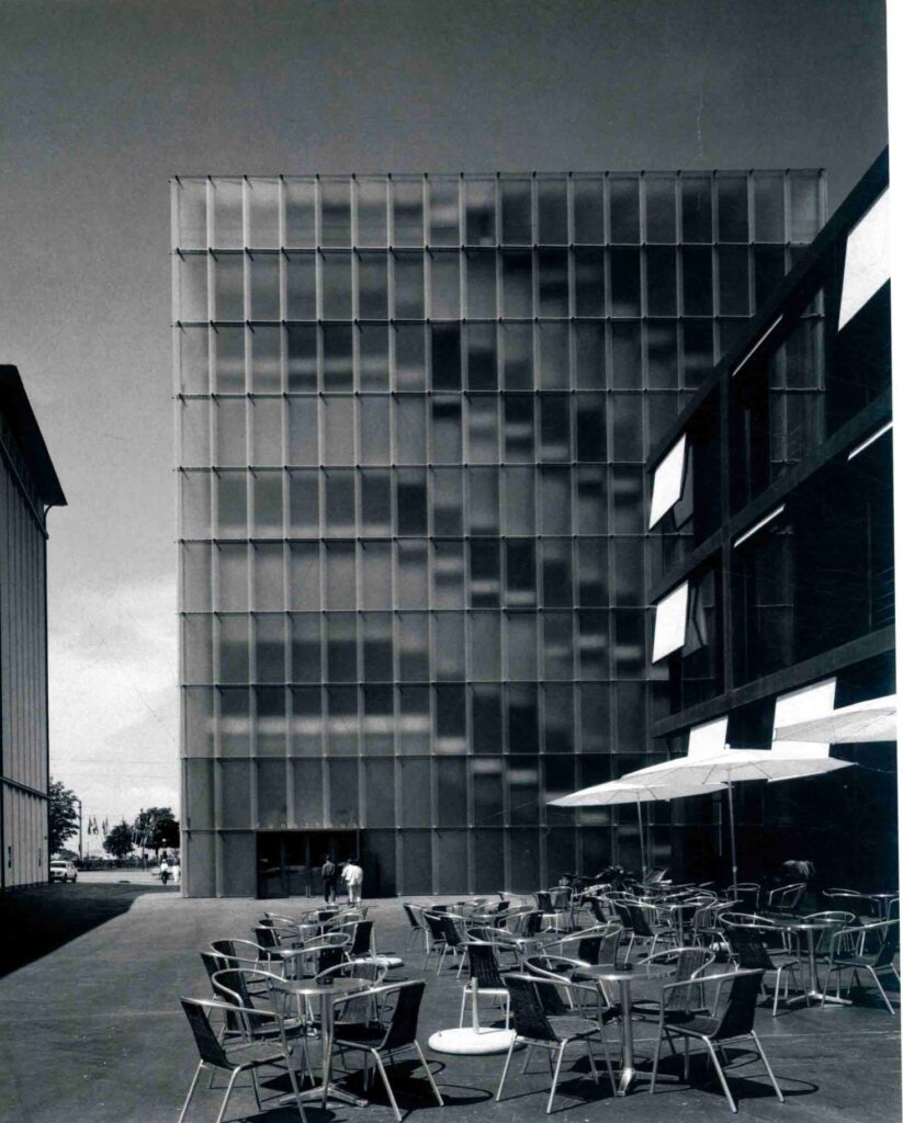 Kunsthaus bregenz / peter zumthor | classics on architecture lab