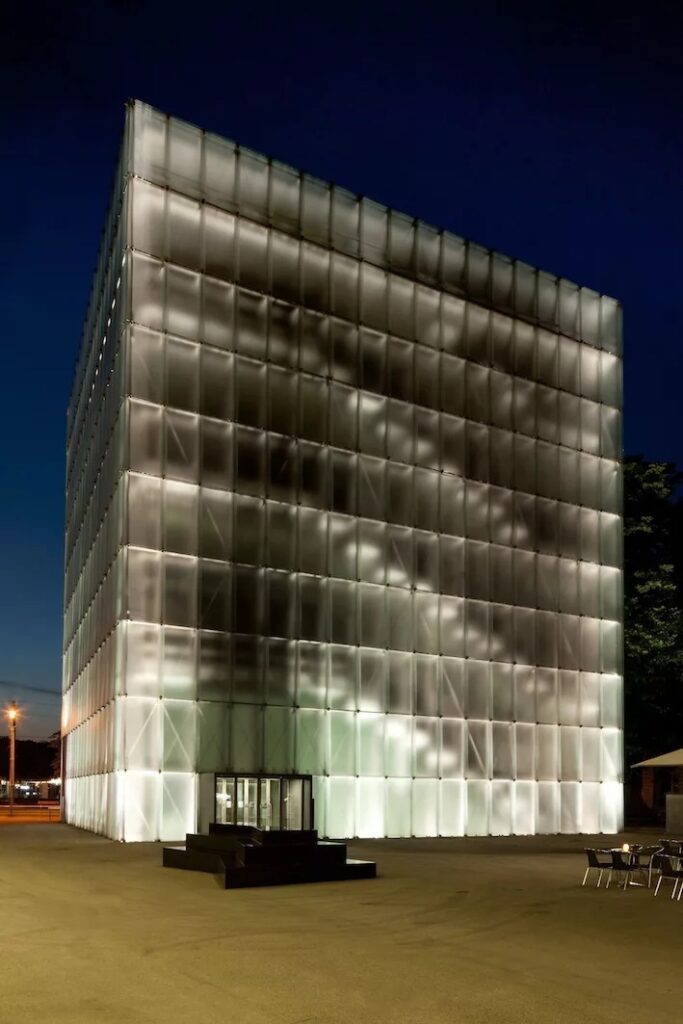 Kunsthaus bregenz / peter zumthor | classics on architecture lab