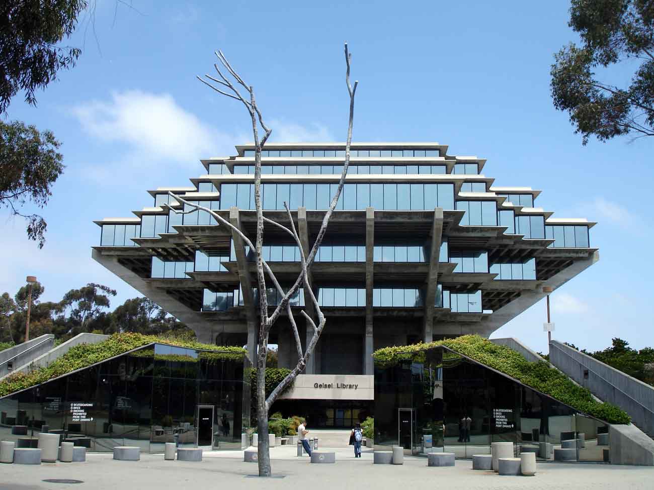 Academic brutalist architecture: geisel library, university of california, san diego, usa - designed by william pereira, opened in 1970. - © belis@rio