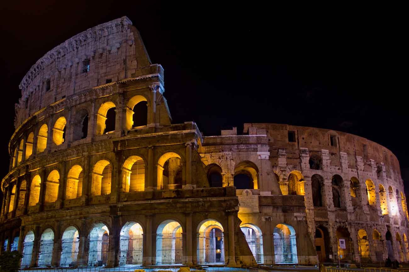 Early historical architecture: roman colosseum, rome, italy - amphitheater for gladiator contests, built 70-80 ad. - © ramesh