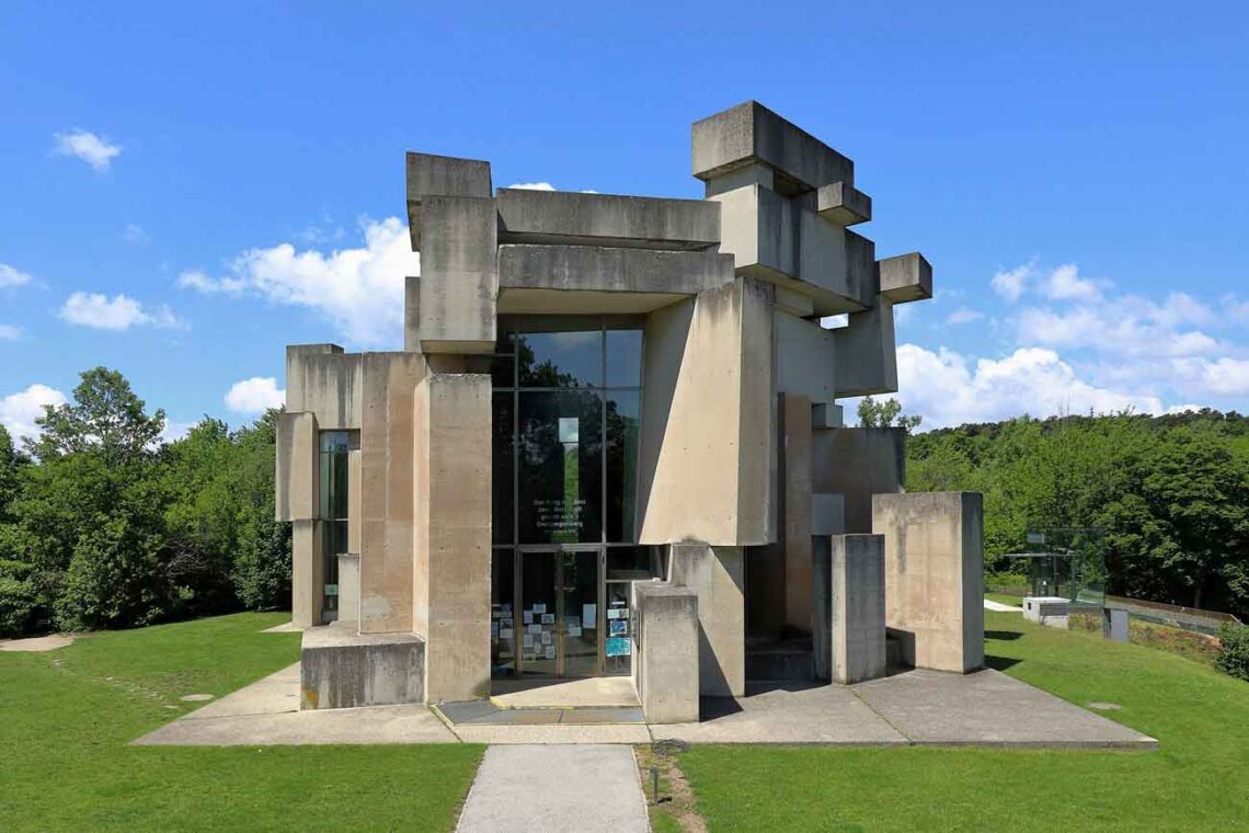 Sculptural brutalist architecture: wotruba church, vienna, austria - designed by fritz wotruba and fritz gerhard mayr, completed in 1976. - © c. Stadler/bwag