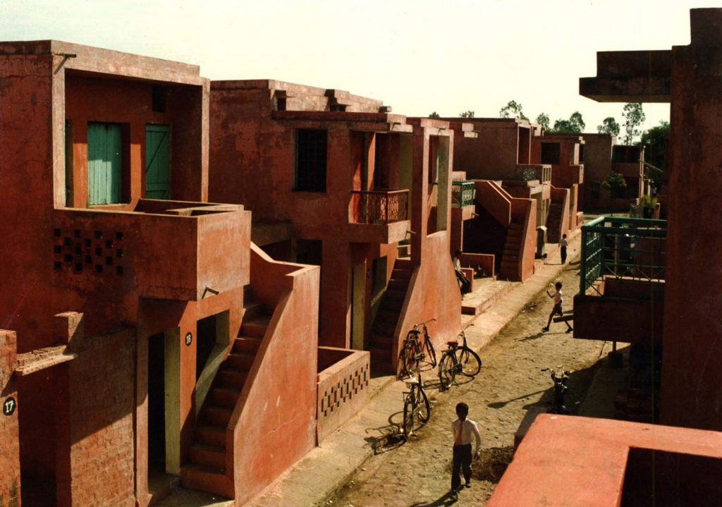 Aga Khan Award For Architecture: Prize, Importance, Winners, Jury And History 92 Interconnectivity and space interaction - aranya low cost housing - balkrishna doshi - ยฉ vastushilpa foundation