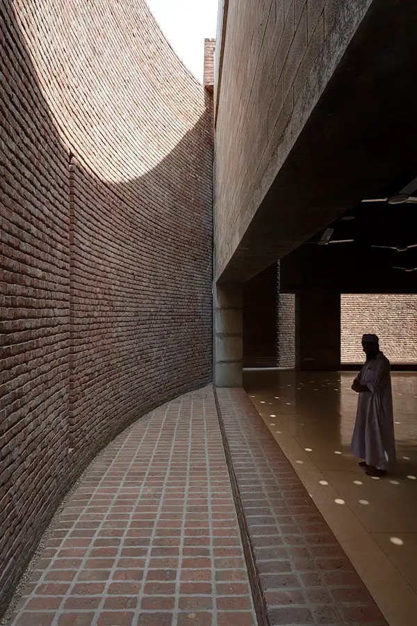 Aga Khan Award For Architecture: Prize, Importance, Winners, Jury And History 141 Natural light and ventialtion - bait ur rouf mosque, dhaka, bangladesh - marina tabassum - ยฉ aktc rajesh vora