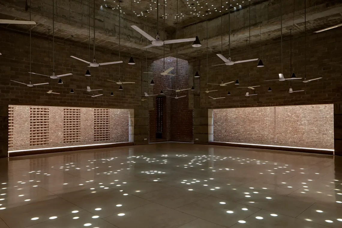 Aga Khan Award For Architecture: Prize, Importance, Winners, Jury And History 151 The prayer hall - bait ur rouf mosque, dhaka, bangladesh - marina tabassum - ยฉ aktc rajesh vora