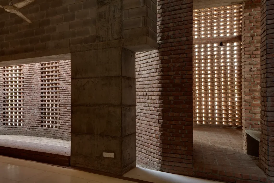 Aga Khan Award For Architecture: Prize, Importance, Winners, Jury And History 144 Natural light and ventialtion - bait ur rouf mosque, dhaka, bangladesh - marina tabassum - ยฉ aktc rajesh vora