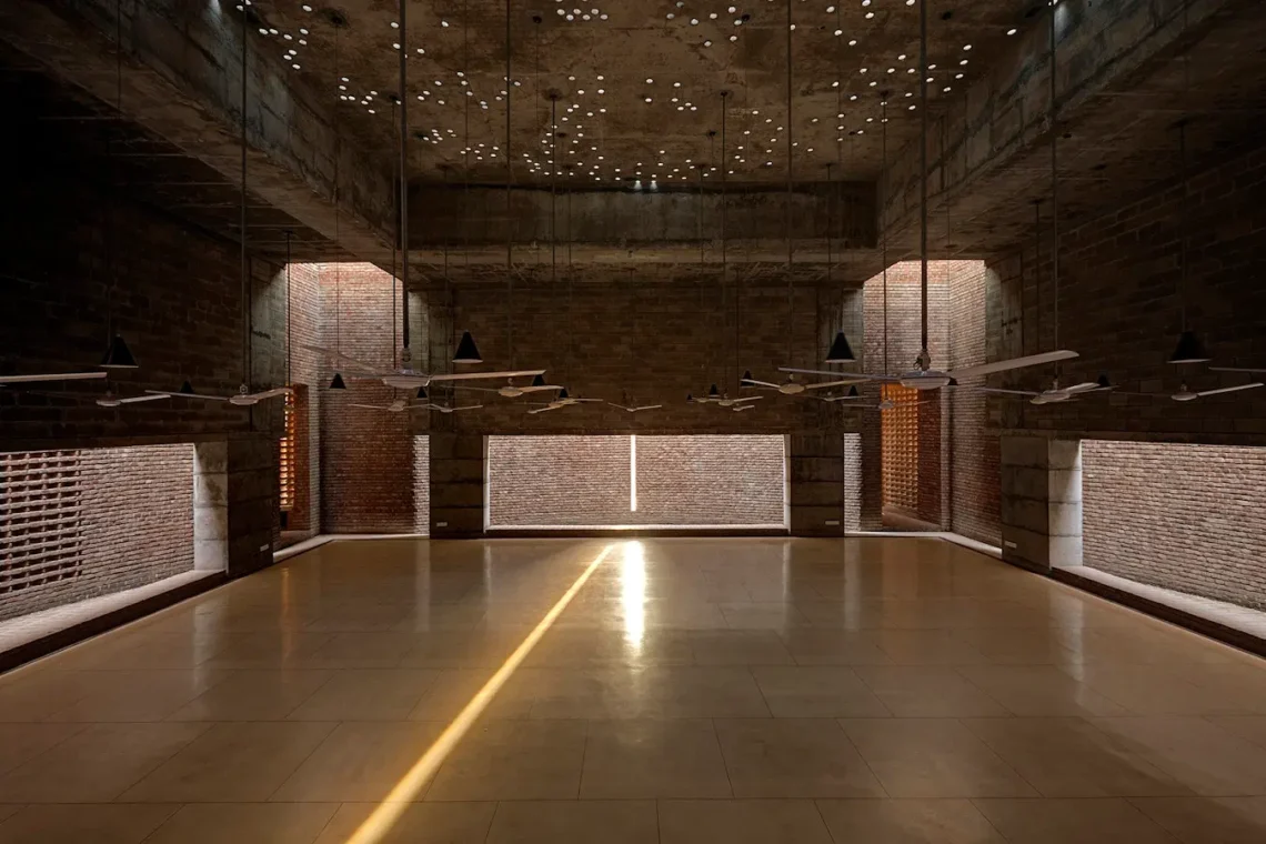 Aga Khan Award For Architecture: Prize, Importance, Winners, Jury And History 148 The prayer hall - bait ur rouf mosque, dhaka, bangladesh - marina tabassum - ยฉ aktc rajesh vora