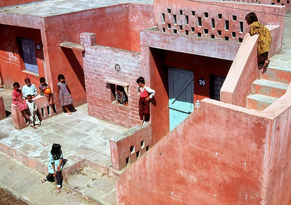 Aga Khan Award For Architecture: Prize, Importance, Winners, Jury And History 96 Interconnectivity and space interaction - aranya low cost housing - balkrishna doshi - ยฉ vastushilpa foundation