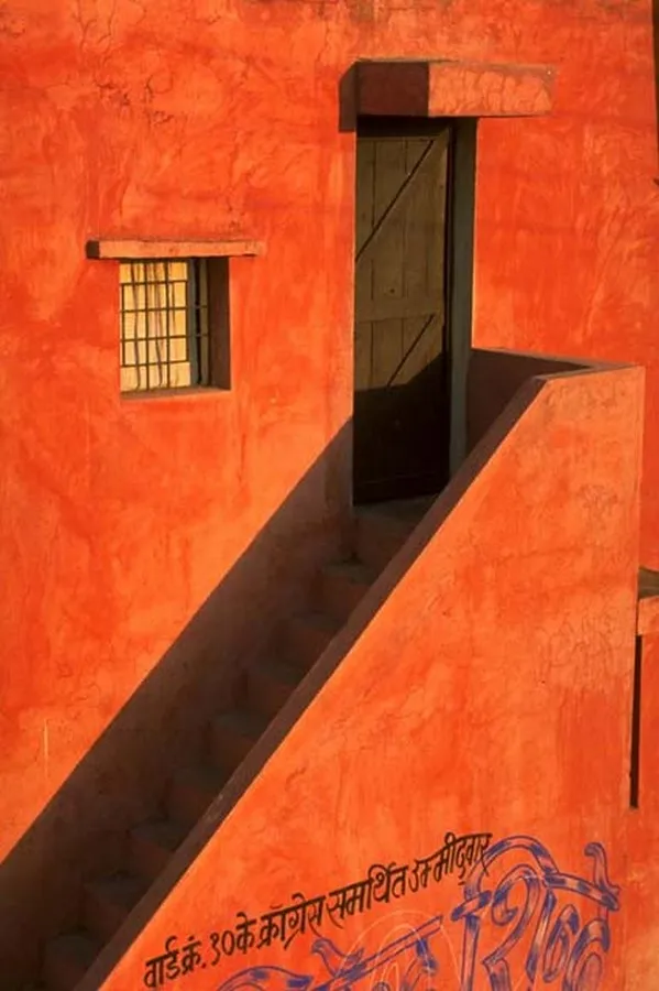 Aga Khan Award For Architecture: Prize, Importance, Winners, Jury And History 99 Play of color, material, spatial features, light and shadow - aranya low cost housing - balkrishna doshi - ยฉ vastushilpa foundation