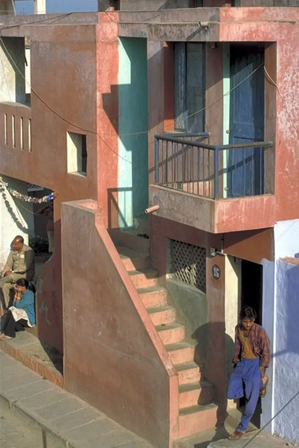 Aga Khan Award For Architecture: Prize, Importance, Winners, Jury And History 94 Play of color, material, spatial features, light and shadow - aranya low cost housing - balkrishna doshi - ยฉ vastushilpa foundation