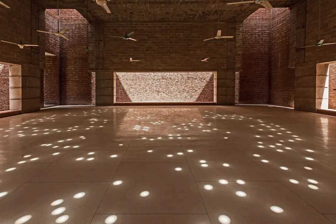Aga Khan Award For Architecture: Prize, Importance, Winners, Jury And History 147 The prayer hall - bait ur rouf mosque, dhaka, bangladesh - marina tabassum - ยฉ aktc hassan saifuddin chandan